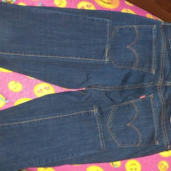 Levis - Picture 5 of 7